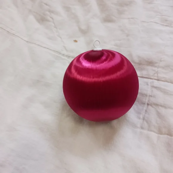 Vintage Lot Of 19 Red Christmas Ornaments Satin Spun Balls Holiday Christmas - Picture 7 of 10